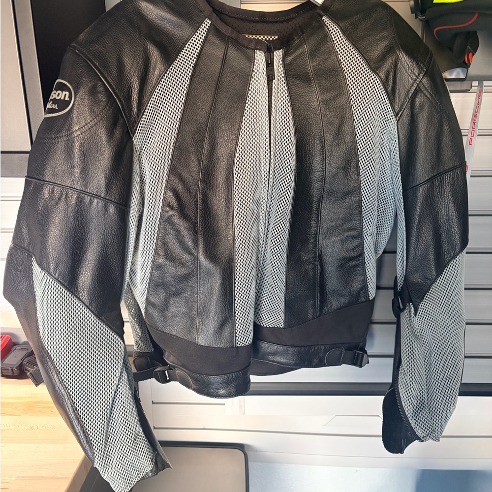 Vanson Leather Motorcycle Jacket w/ Armor – Men’s XL